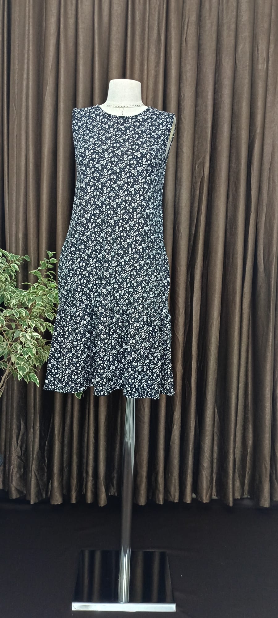 Eteği fırfırlı bürümcük elbise