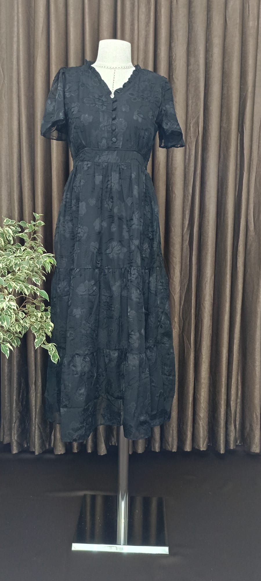 V yaka tül detaylı yazlık elbise