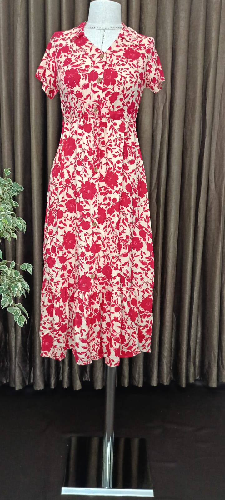 Açma yaka düğmeli elbise